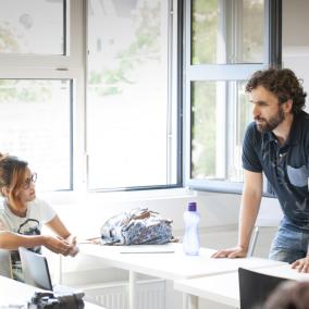 Austria. Refugees learn media skills on Austrian news magazine course