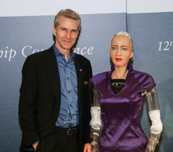 November 2018, Dubai. 12th Global Residence and Citizenship Conference. Christian Kälin alongside keynote speaker, Saudi citizen, and AI sensation, Sophia the Robot